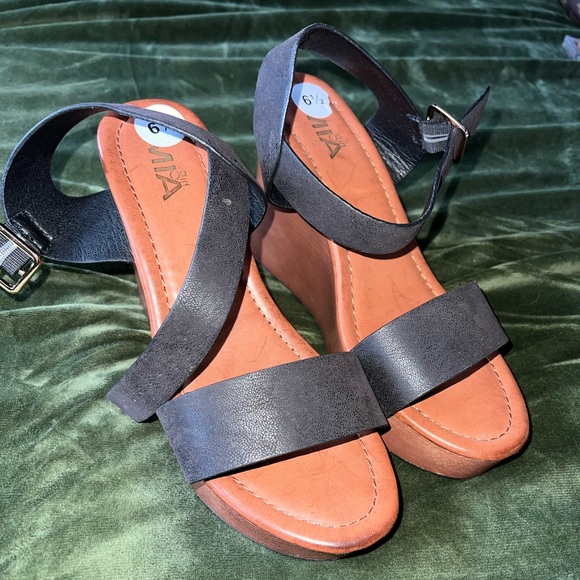 NEW Wedges MIA girl - Picture 8 of 9